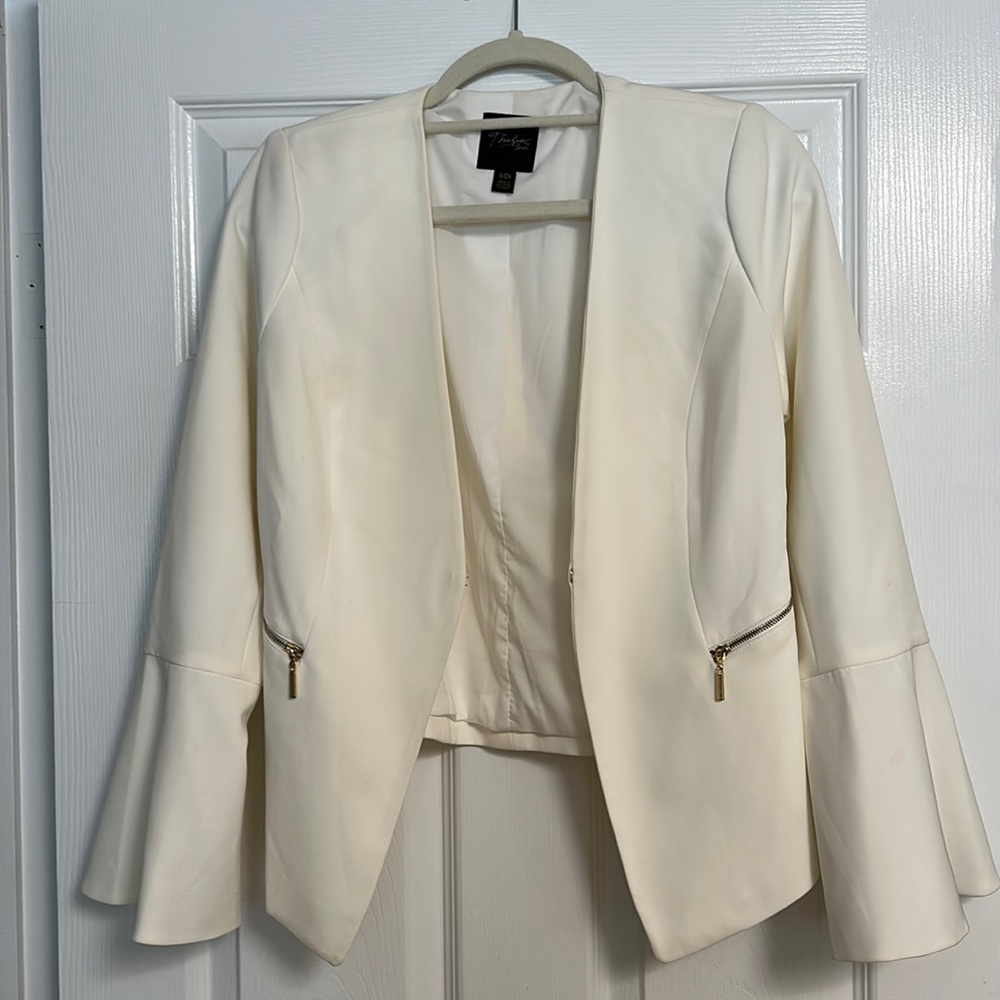 White blazer with flutter sleeve - size small